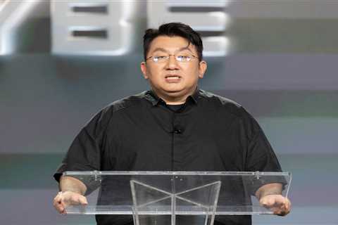 South Korean Police Weigh Re-Filing of Arrest Warrant for HYBE Chairman Bang Si-hyuk After..
