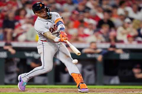 Javier Baez carted off field after ugly Tigers injury