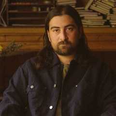 Noah Kahan Earns First No. 1 Album on Billboard 200 With ‘The Great Divide’