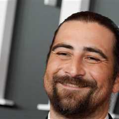 Noah Kahan Blown Away After Scoring First No. 1 LP on Billboard 200, (Humbly) Celebrates By..