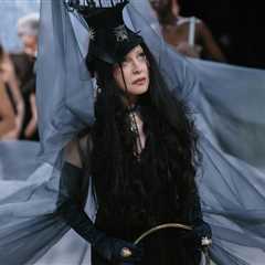 Madonna Shows How It’s Done With Witchy, Weird Met Gala Look
