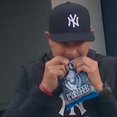 Aaron Boone opens up on his battle with a bag of sunflower seeds: ‘Looking like an idiot’