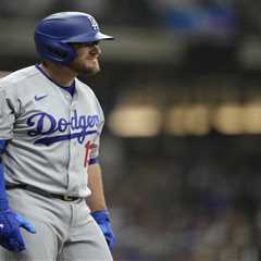 Dodgers’ Max Muncy ‘optimistic’ after getting hit on wrist; X-rays negative