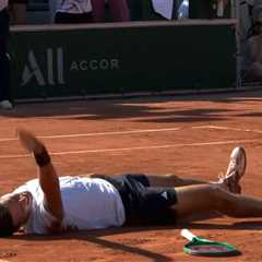 Jakub Mensik collapses after epic five-hour French Open match in scary scene