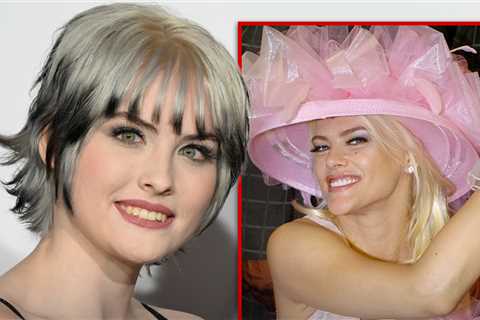 Anna Nicole Smith's Daughter Dannielynn Debuts New Look Ahead of Kentucky Derby