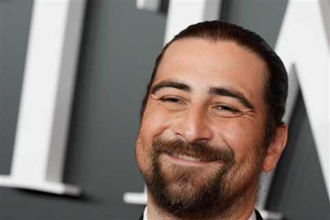 Noah Kahan Blown Away After Scoring First No. 1 LP on Billboard 200, (Humbly) Celebrates By..
