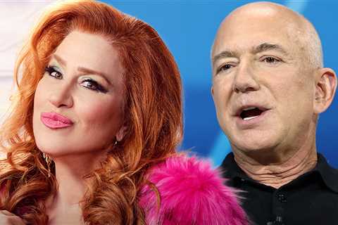 Lisa Ann Walter Calls Jeff Bezos 'Temu Lex Luthor' During Met Gala Protest