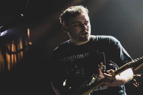 Sam Fender & Olivia Dean’s ‘Rein Me In’ Notches 10th Week as U.K. No. 1, Closes in on History