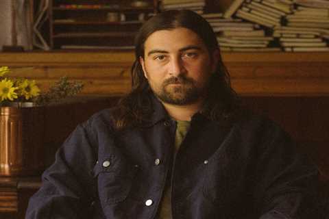 Noah Kahan’s ‘The Great Divide’ Spends Second Week Atop Billboard 200