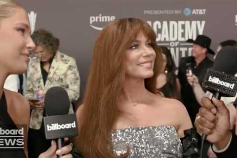 Shania Twain Gives Ella Langley Her Flowers, What Fans Can Expect From Her New Album & More | ACM..