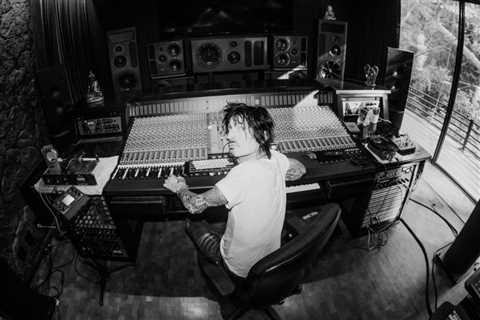 ‘Nobody Knows What’s Real Anymore’: How Tommy Lee Went Down the ‘Rabbit Hole’ For Special Edition..