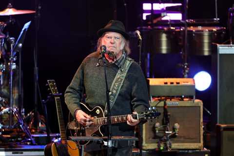 Neil Young Makes First Live Appearance of 2026 at Vancouver Benefit Concert