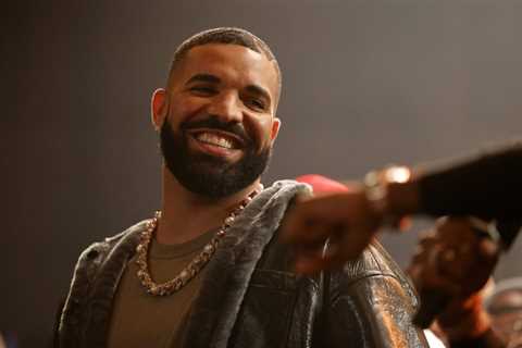 Drake Reacts to Breaking This Michael Jackson Chart Record: ‘Carry On Carry On’