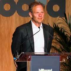 Tom Douglas Presents Miranda Lambert With the Icon Award | Country Power Players 2026