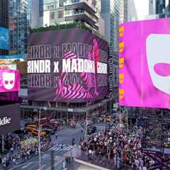 Madonna transforma Times Square en fiesta de Mes del Orgullo con show sorpresa de Grindr