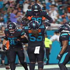 Dolphins extend Aaron Brewer to $52.5M contract to bolster offensive line