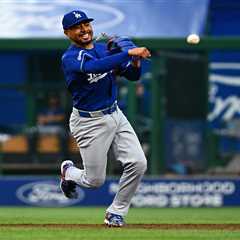 Mookie Betts blows Dodgers’ perfect game with eighth-inning error