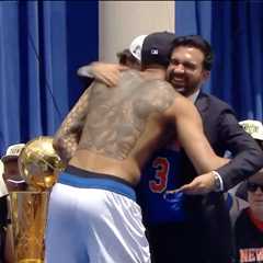 Knicks’ Jeremy Sochan goes shirtless to accept key to city from Mayor Mamdani