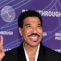 Lionel Richie Cuts Concert Short After Falling Ill Onstage, Video Shows