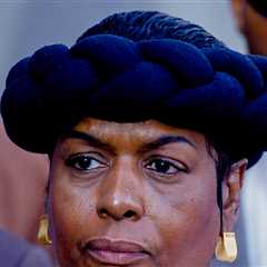 Nation of Islam Leader Louis Farrakhan's Wife, Khadijah, Dead at 90