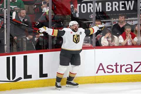 Golden Knights rally by Hurricanes in Game 1 of Stanley Cup Final for seventh straight playoff win
