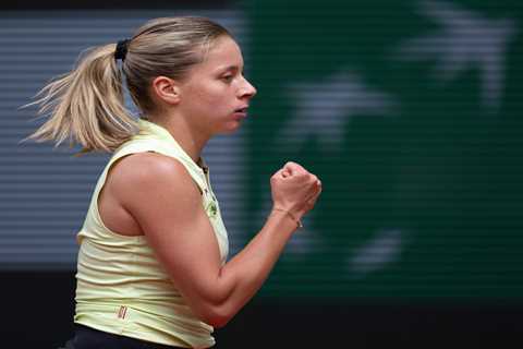 114th-ranked qualifier Maja Chwalinska makes it to French Open semifinal in historic stunner