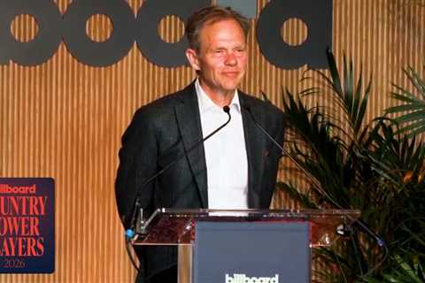 Tom Douglas Presents Miranda Lambert With the Icon Award | Country Power Players 2026