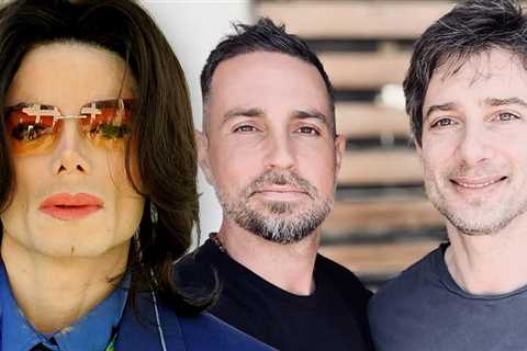 Michael Jackson Sexual Abuse Accusers Pose for Selfie