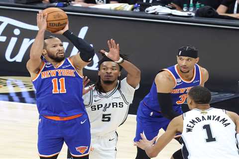 Jalen Brunson blinked— and somehow the Knicks held on