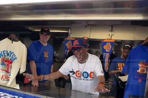 Spike Lee Surprises Fans, Pulls Up To Iconic Streetball Court W/ Knicks Swag