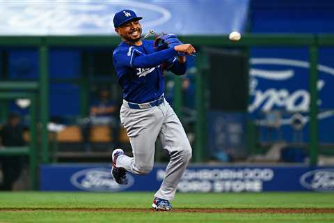 Mookie Betts blows Dodgers’ perfect game with eighth-inning error