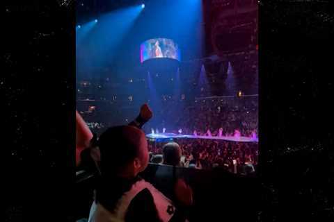 'Wicked' Child Actress Cesily Collette Taylor Fangirls at Ariana Grande Concert