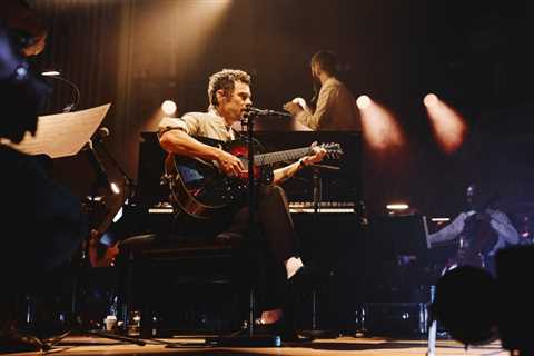 Harry Styles Covers Simon & Garfunkel and Reimagines Deep Cuts at Intimate Meltdown Festival Set..