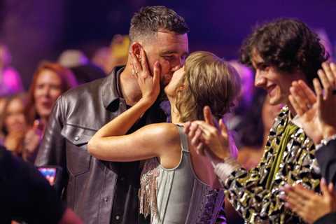 Taylor Swift & Travis Kelce Told Wedding Guests ‘Absolutely No Gifts,’ According to George Kittle