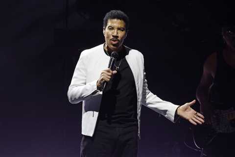 Lionel Richie Cuts Short Tour Opener After ‘Dizzy’ Spell
