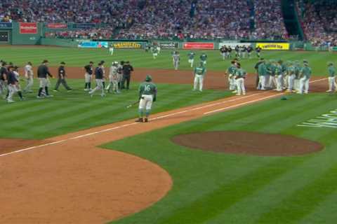 Yankees, Red Sox clear benches in tense rivalry scene