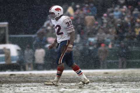 Bills will not honor O.J. Simpson at new Highmark Stadium: ‘Not a fit to display’