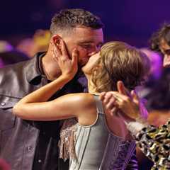 Taylor Swift & Travis Kelce Are Married