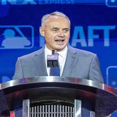 Rob Manfred mispronounces No. 1 pick Roch Cholowsky’s name in brutal MLB draft moment