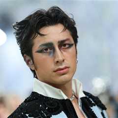 I'd Have Smashed The Cameras: The Internet Is Outraged Over This Viral Footage Of Actor Hudson..