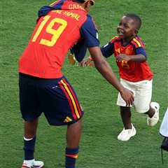 Lamine Yamal hugs overjoyed 3-year-old brother in wholesome World Cup moment
