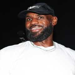 LeBron James has NBA free agency — and Lakers — in holding pattern