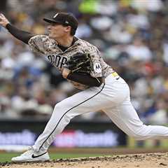Pirates acquire Ron Marinaccio in trade with Padres, DFA Dennis Santana