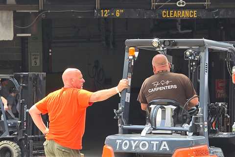 Taylor Swift Wedding: MSG Forklift Driver Wearing 'Taylor Swift Carpenters' Shirt