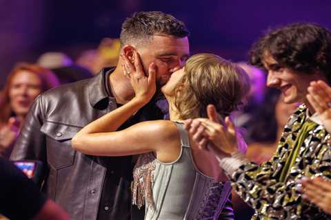 Taylor Swift & Travis Kelce Are Married
