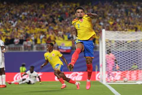 Columbia overcomes early injury, substitution to top Ghana and reach World Cup Round of 16