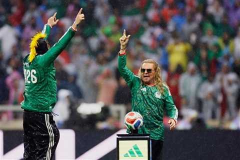 Maná Delivers Rock Version of José Alfredo Jiménez’s ‘El Rey’ for Mexico-England Match’s..