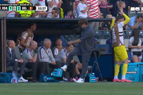 Heated USMNT coach Mauricio Pochettino takes out frustrations on water bottles after second ..