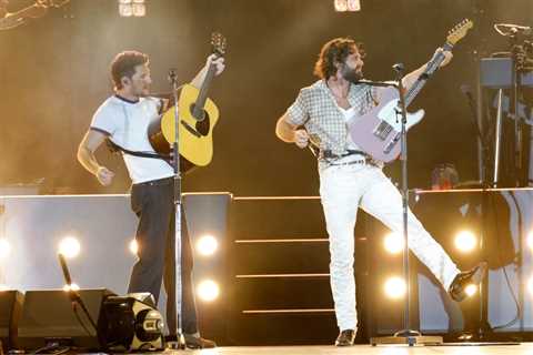 Niall Horan & Thomas Rhett Cover Ella Langley’s ‘Choosin’ Texas’ in Nashville