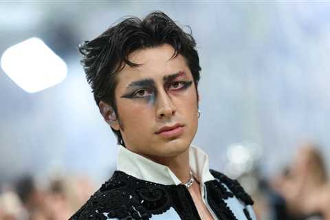 I'd Have Smashed The Cameras: The Internet Is Outraged Over This Viral Footage Of Actor Hudson..